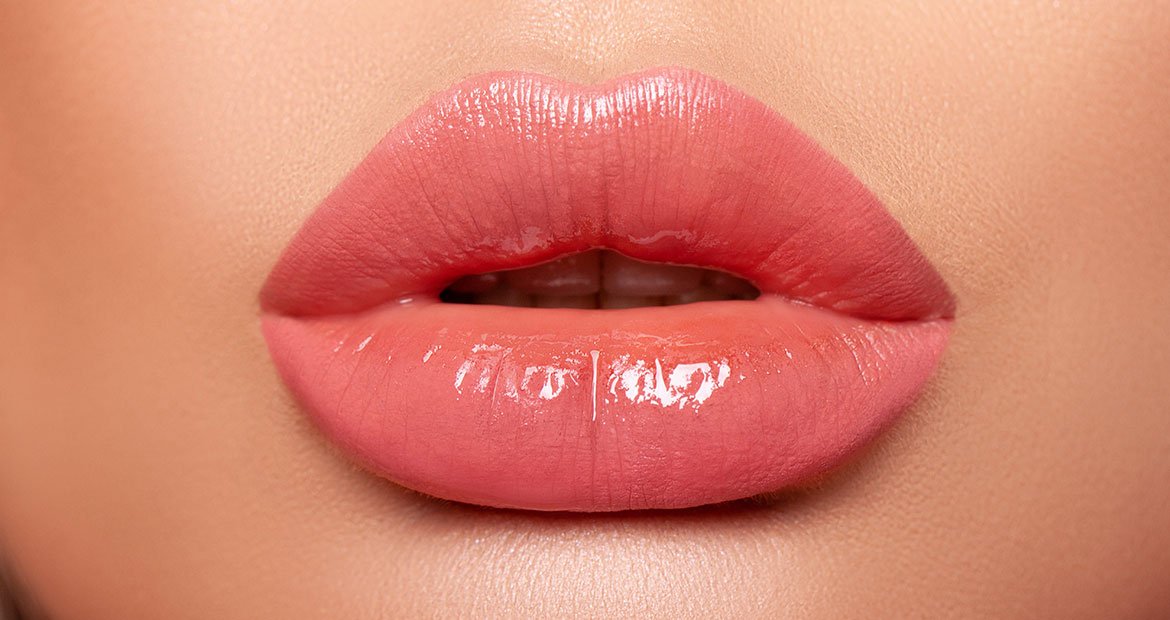 Imagem Mostrando Um Labio Volumoso E Brilhoso